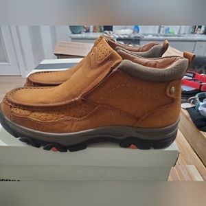 Mens step in boots...brand new size 10.5 US.